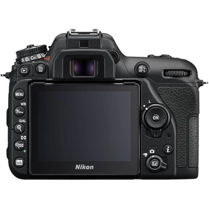 NIKON D7500 + 18-300 VR tükörreflexes fényképezőgép KIT