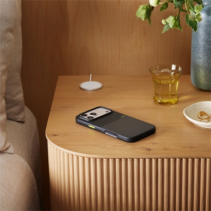 Apple Beats iPhone 17 Pro Max Kameravezérlő-kompatibilis strapabíró MagSafe-tok – everestfekete