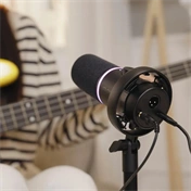 BOYA CASTMIC S60D - XLR és USB csatlakozású RGB broadcast mikrofon asztali állvánnyal