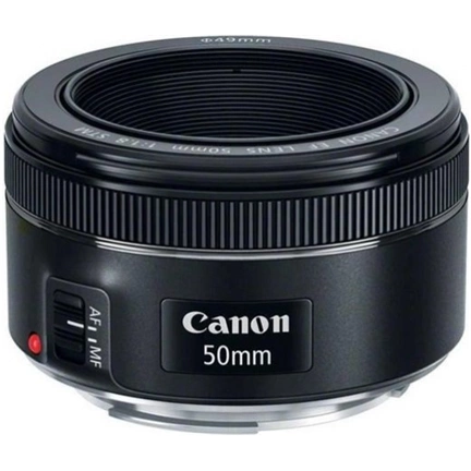 CANON EOS 2000D + EF-S 18-55mm f/4-5.6 IS STM + EF 50mm f/1.8 kit