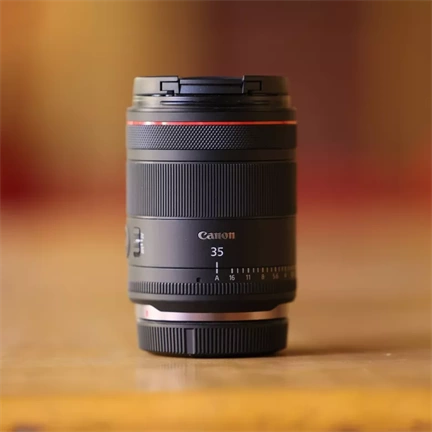 Canon RF 35mm f/1.4 L VCM objektív - 10% kedvezmény az RF-10 kuponkóddal Canon RF 35mm f/1.4 L VCM objektív - 10% kedvezmény az RF-10 kuponkóddal