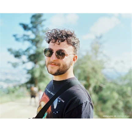 CINESTILL 400Dynamic sokoldalú színes negatív film 120 (5 tekercses ProPack)