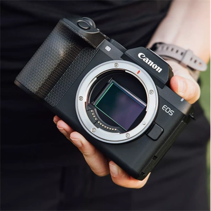 Canon EOS R8 Mark II fényképezőgép + LP-E17 akku kit