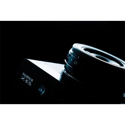 Fujifilm X-E5 + XF 23mm f/2.8 R WR MILC fényképezőgép KIT (fekete)