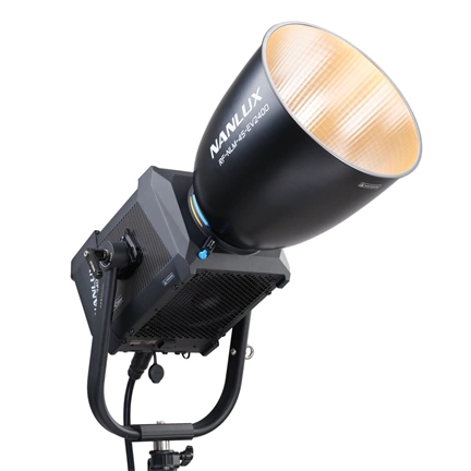 NANLUX Evoke 2400B Bi-color spotlámpa 45°-os reflektorral repülőtéri táskában NANLUX Evoke 2400B Bi-color spotlámpa 45°-os reflektorral repülőtéri táskában