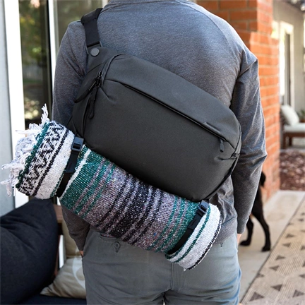 PEAK DESIGN Everyday Sling 10L v2 - Fekete