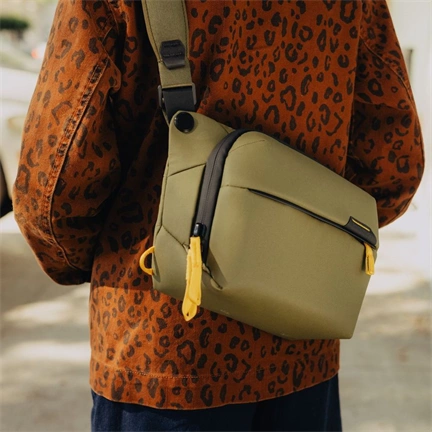 PEAK DESIGN Everyday Sling 3L - Algazöld