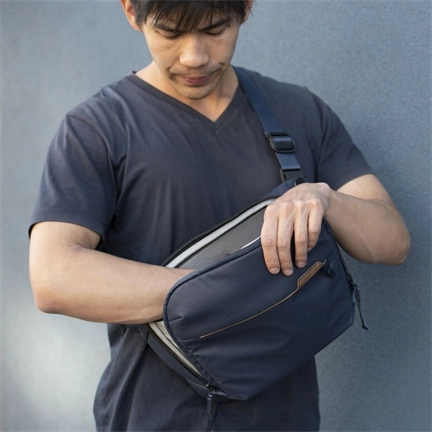 PEAK DESIGN Everyday Sling 6L v2 - Sötétkék