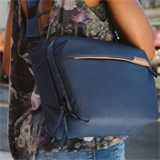 PEAK DESIGN Everyday Sling 6L v2 - Sötétkék