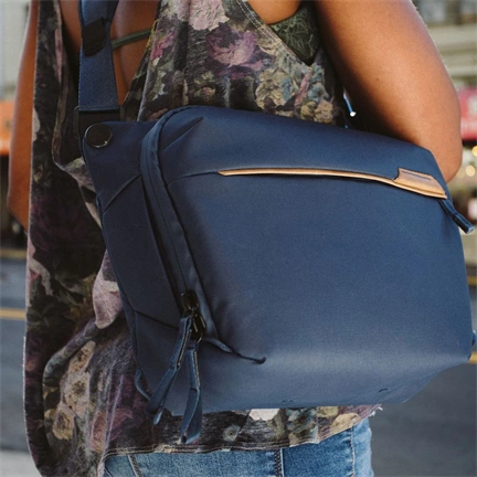 PEAK DESIGN Everyday Sling 6L v2 - Sötétkék