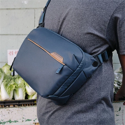 PEAK DESIGN Everyday Sling 6L v2 - Sötétkék