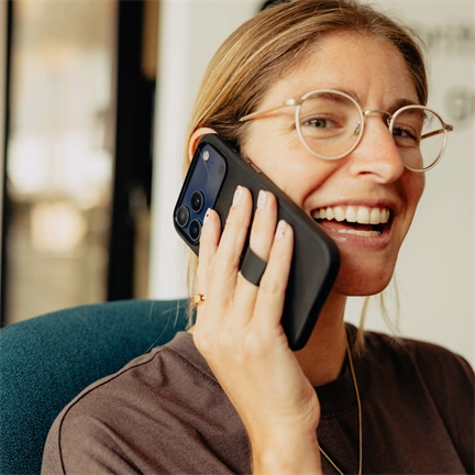 PEAK DESIGN Mobile Everyday Clarino Loop Case iPhone 17 Pro Max - Fekete