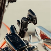 PEAK DESIGN Mobile Motorcycle Mount 1" Ball Adapter: Locking & Charging Black