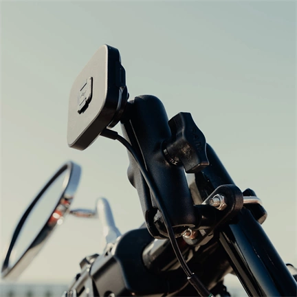 PEAK DESIGN Mobile Motorcycle Mount 1" Ball Adapter: Locking & Charging Black