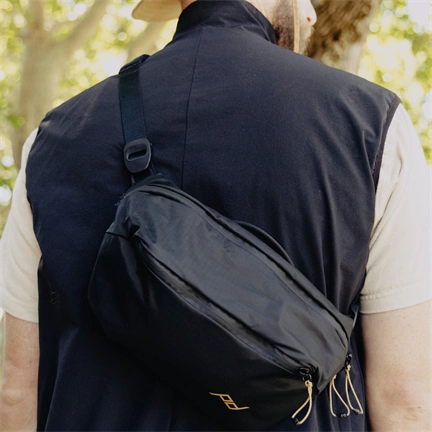 PEAK DESIGN Outdoor Sling 4L - Fekete