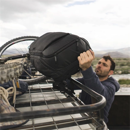 PEAK DESIGN Travel Backpack 45L - Fekete