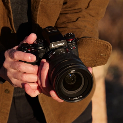 Panasonic Lumix S1 IIE MILC fényképezőgép + S 24-105mm f/4 Macro Objektív Kit