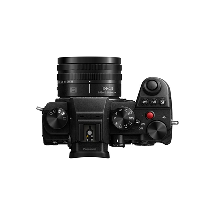 Panasonic Lumix S5D + 18-40mm f/4.5-6.3 KIT Panasonic Lumix S5D + 18-40mm f/4.5-6.3 KIT
