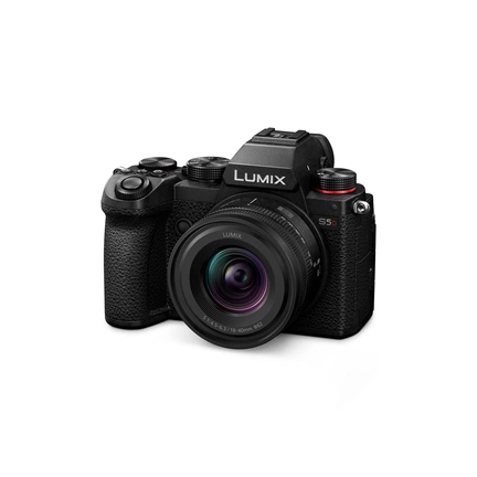 Panasonic Lumix S5D + 18-40mm f/4.5-6.3 KIT Panasonic Lumix S5D + 18-40mm f/4.5-6.3 KIT