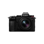 Panasonic Lumix S5D + 18-40mm f/4.5-6.3 KIT Panasonic Lumix S5D + 18-40mm f/4.5-6.3 KIT