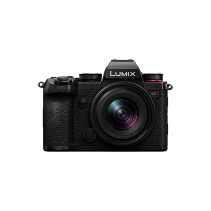 Panasonic Lumix S5D + 18-40mm f/4.5-6.3 KIT Panasonic Lumix S5D + 18-40mm f/4.5-6.3 KIT