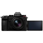 Panasonic Lumix S5D + 18-40mm f/4.5-6.3 KIT Panasonic Lumix S5D + 18-40mm f/4.5-6.3 KIT