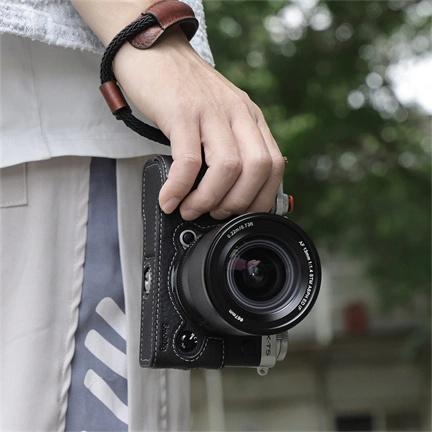 SMALLRIG Half Case / Wrist Strap for Fujifilm X-T5 3927