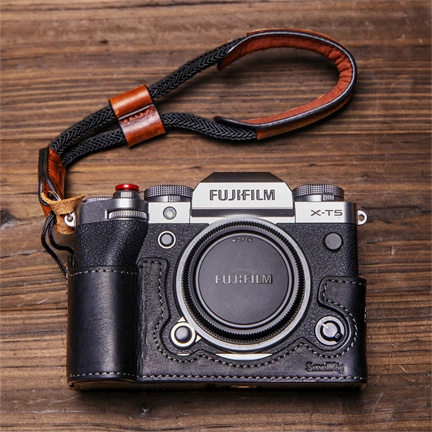 SMALLRIG Half Case / Wrist Strap for Fujifilm X-T5 3927