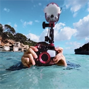 OM System TG-7 digitális kompakt gép búvártokkal (piros)