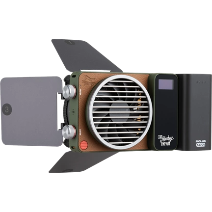 ZHIYUN MOLUS LED X100RGB PRO COB LIGHT