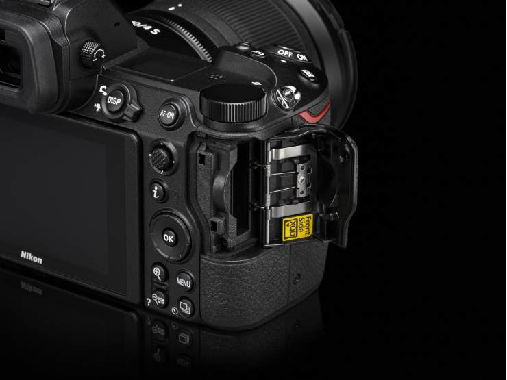 nikon z card slot