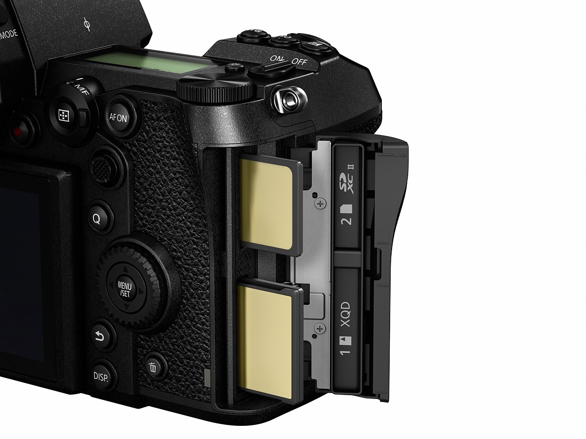 Panasonic S1 S1R